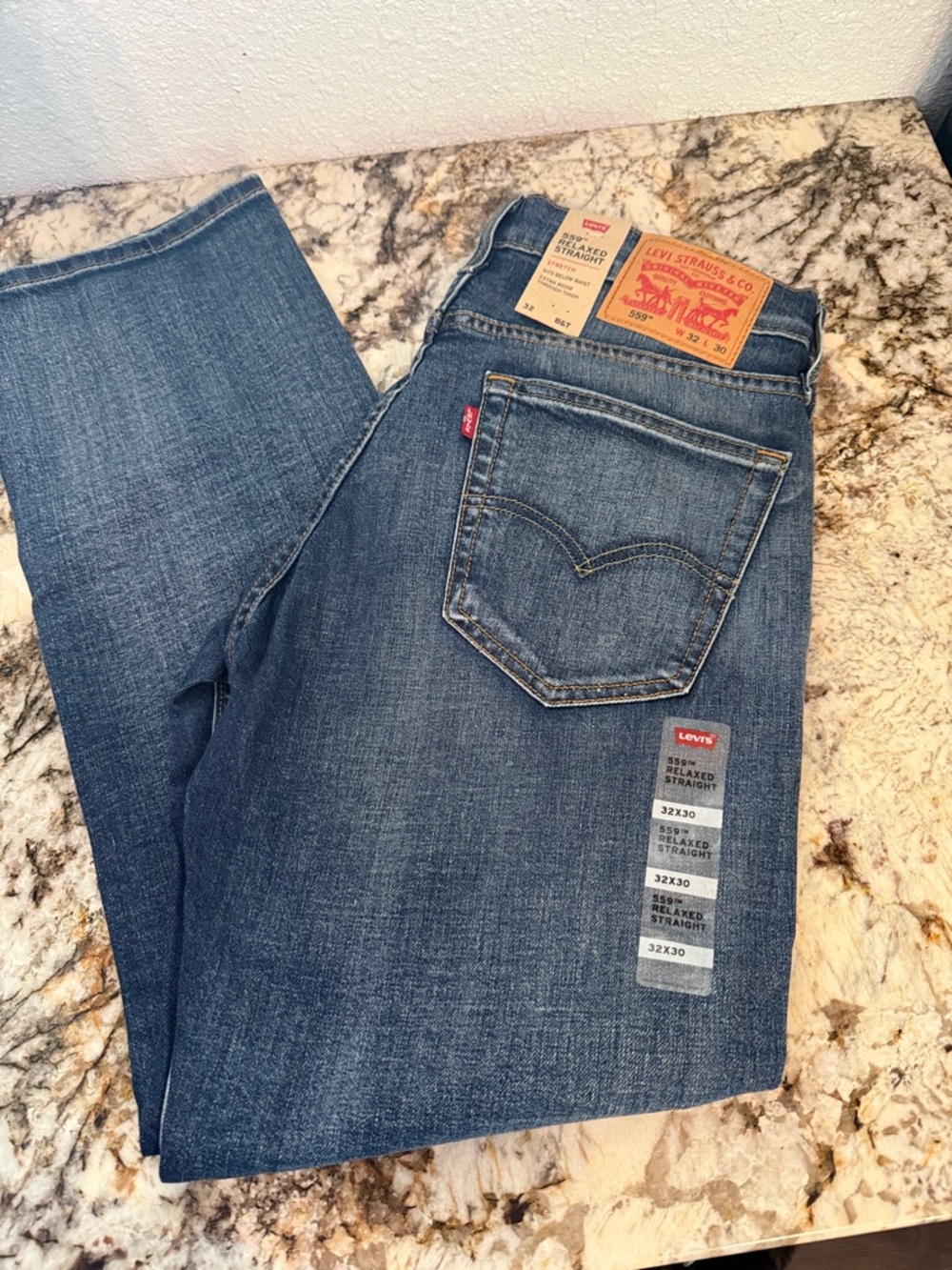 NWT Levi's Men's Relaxed Straight Jeans - Medium Wash Blue